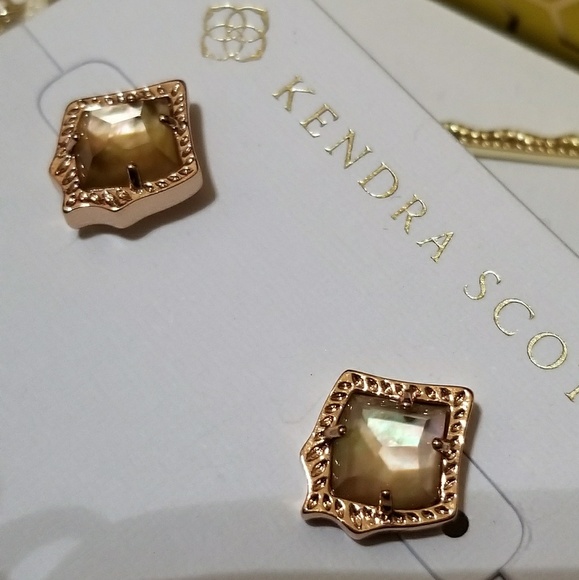 NWT KENDRA SCOTT STUD EARRINGS BROWN PEARL - Picture 2 of 3